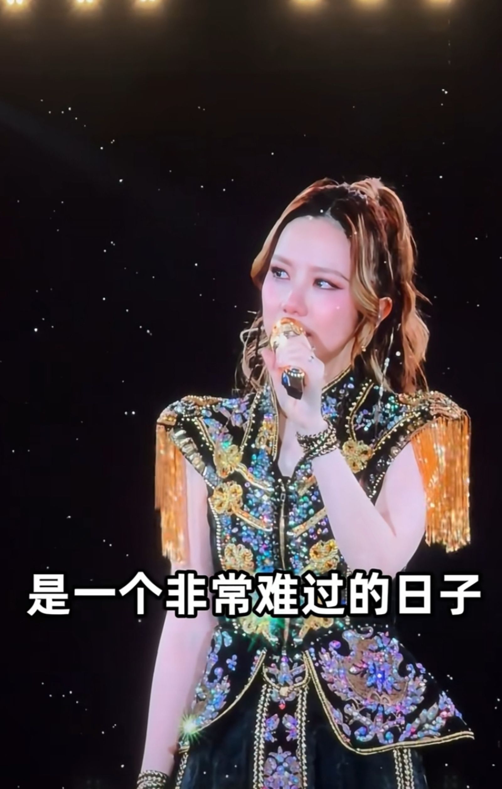 鄧紫棋為香港災民不捨落淚。翻攝南寧文旅小紅書