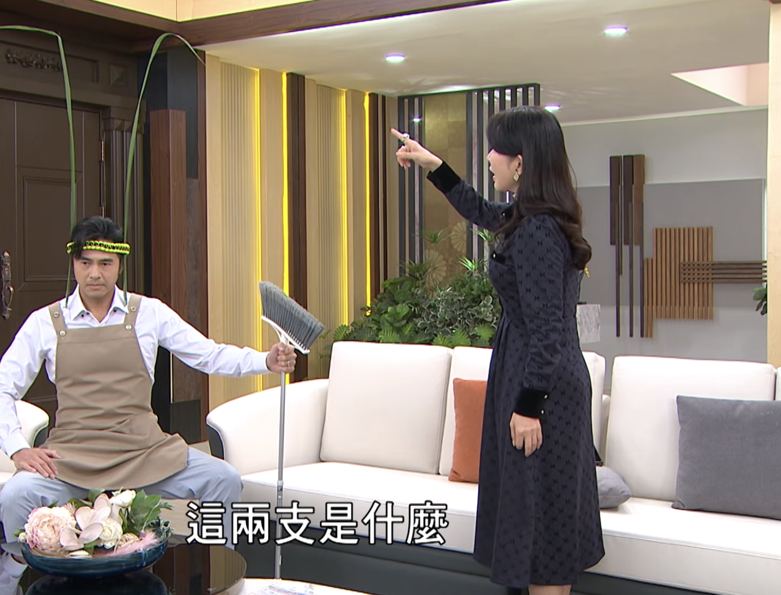 德馨（右）與黃玉榮對戲笑翻。翻攝三立台劇youtube