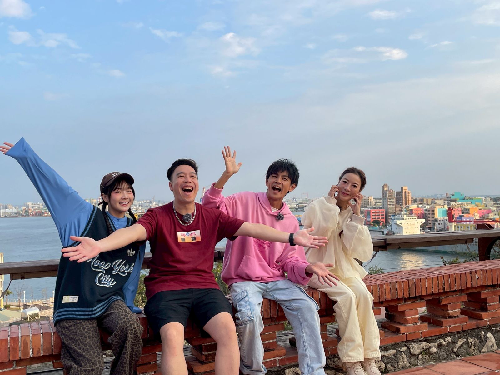 節目《綜藝新時代》本週來到高雄鼓山。民視提供