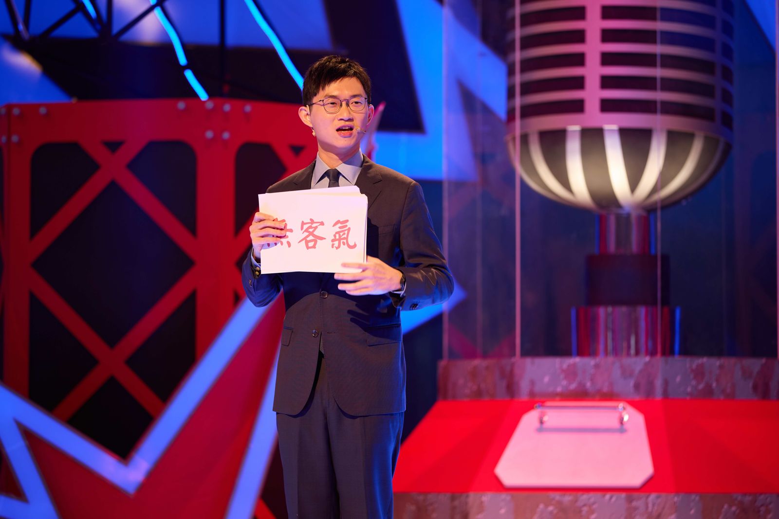 Sandy畢業典禮「驚見吳宗憲上台頒獎」 視網膜首當評審遭改名「白內障」