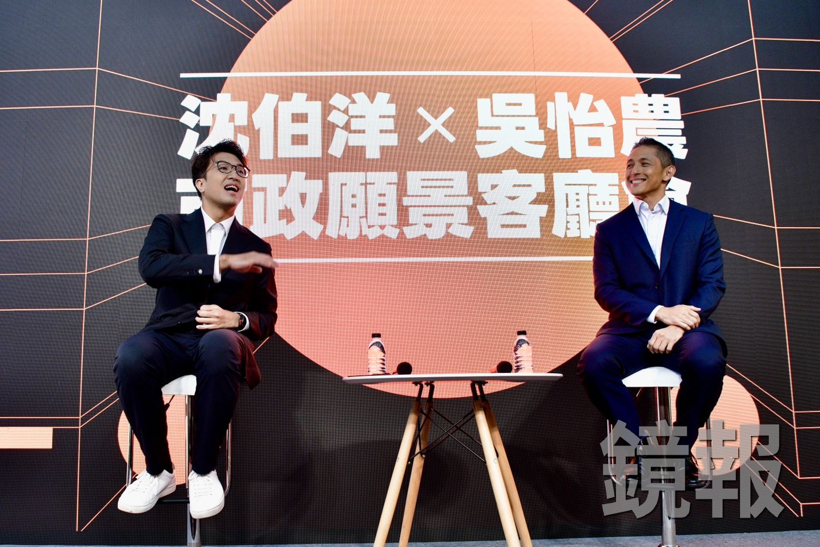民進黨台北市長參選人沈伯洋、競選副總副主委吳怡農今天在競選總部舉行「市政願景客廳會」。攝影李智為