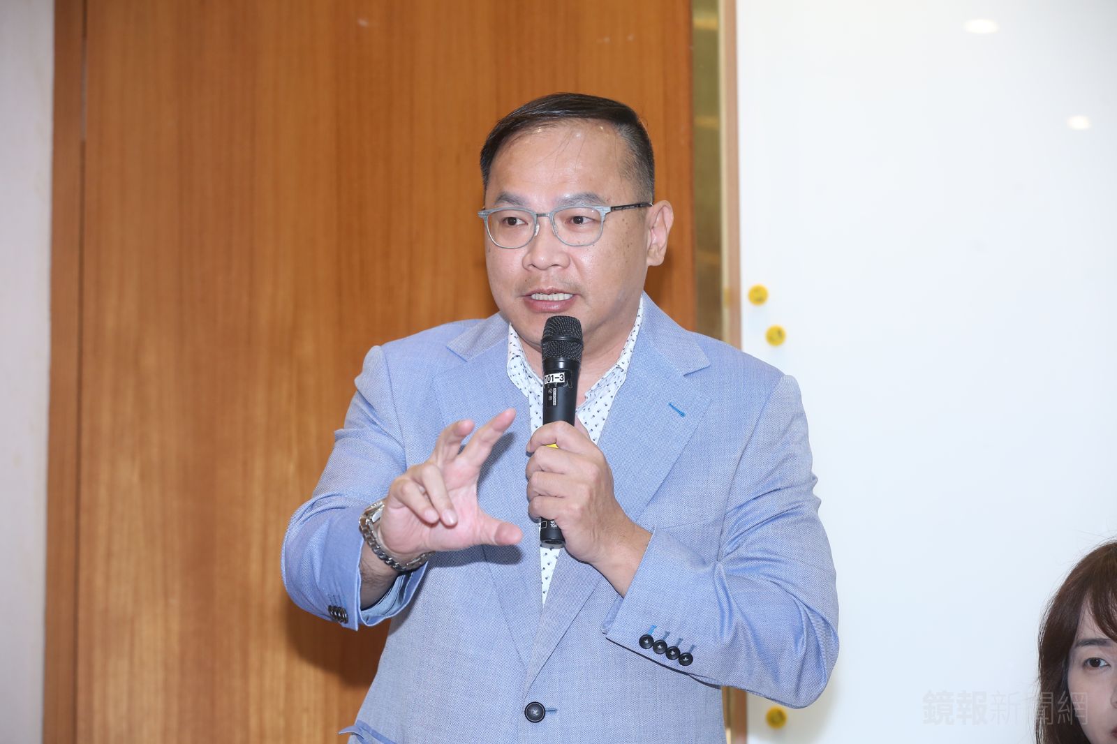 身兼民進黨政策會執行長的王義川會中直指,行政團隊要用一般民眾聽得懂的邏輯來宣導政策。(資料照片/董孟航攝)