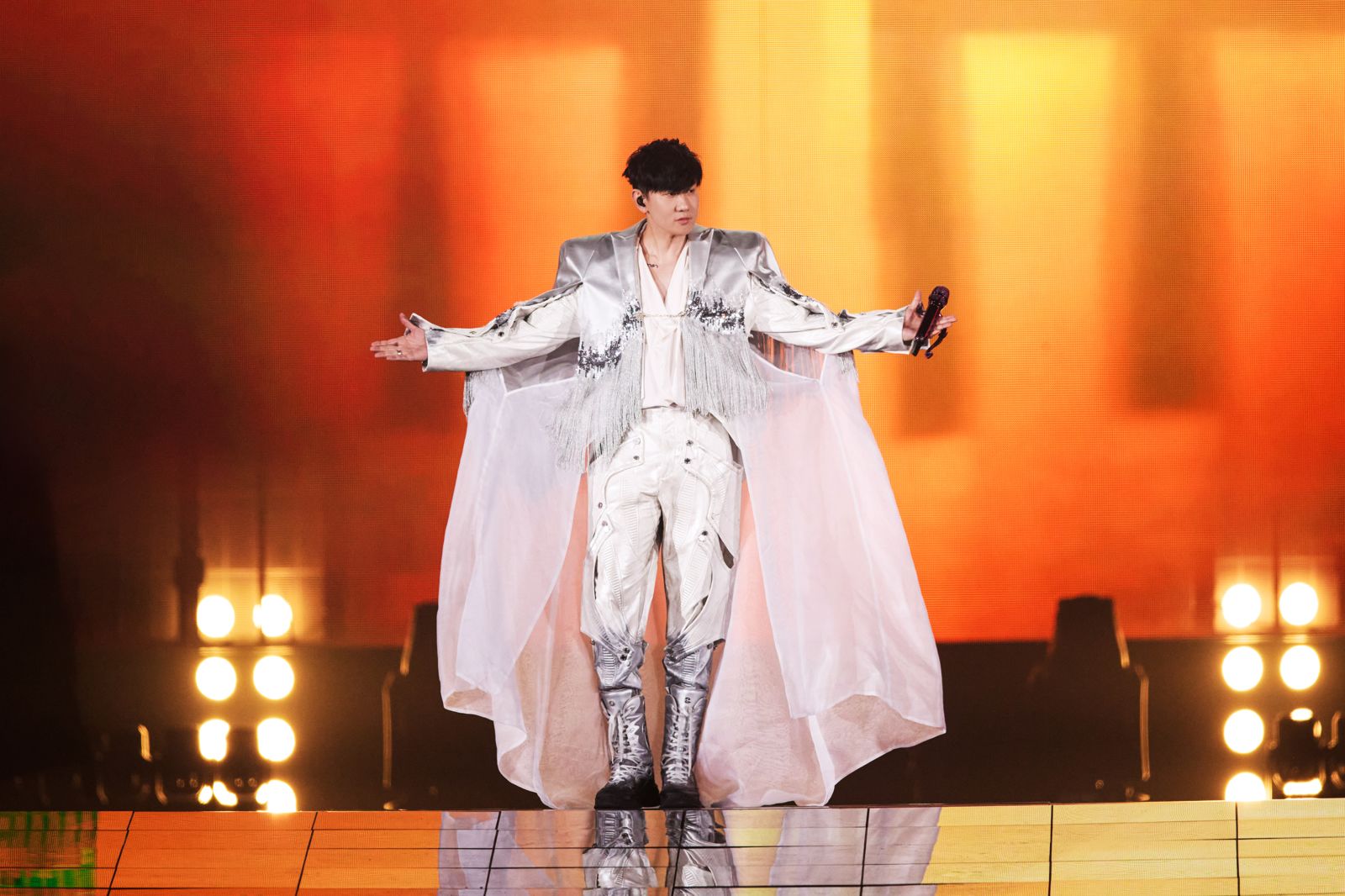 林俊傑唱一半大咖歌手衝上台 見台下4萬人驚喊「我的天啊」