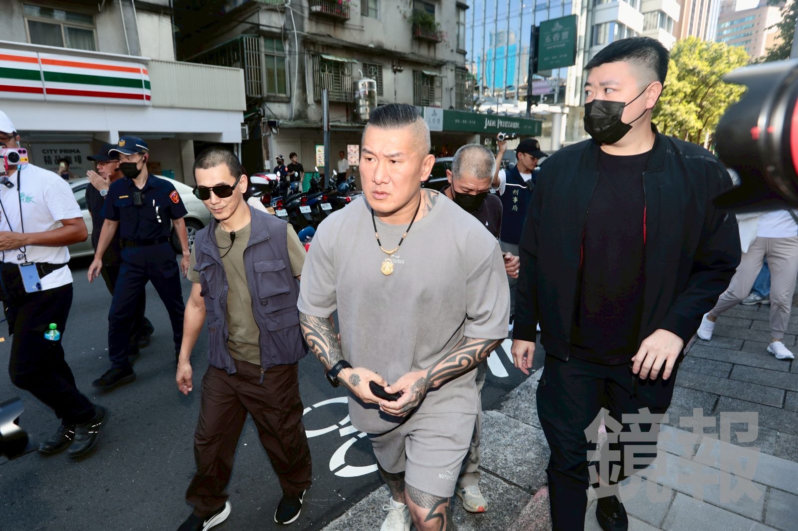 館長今天赴刑事局做筆錄。