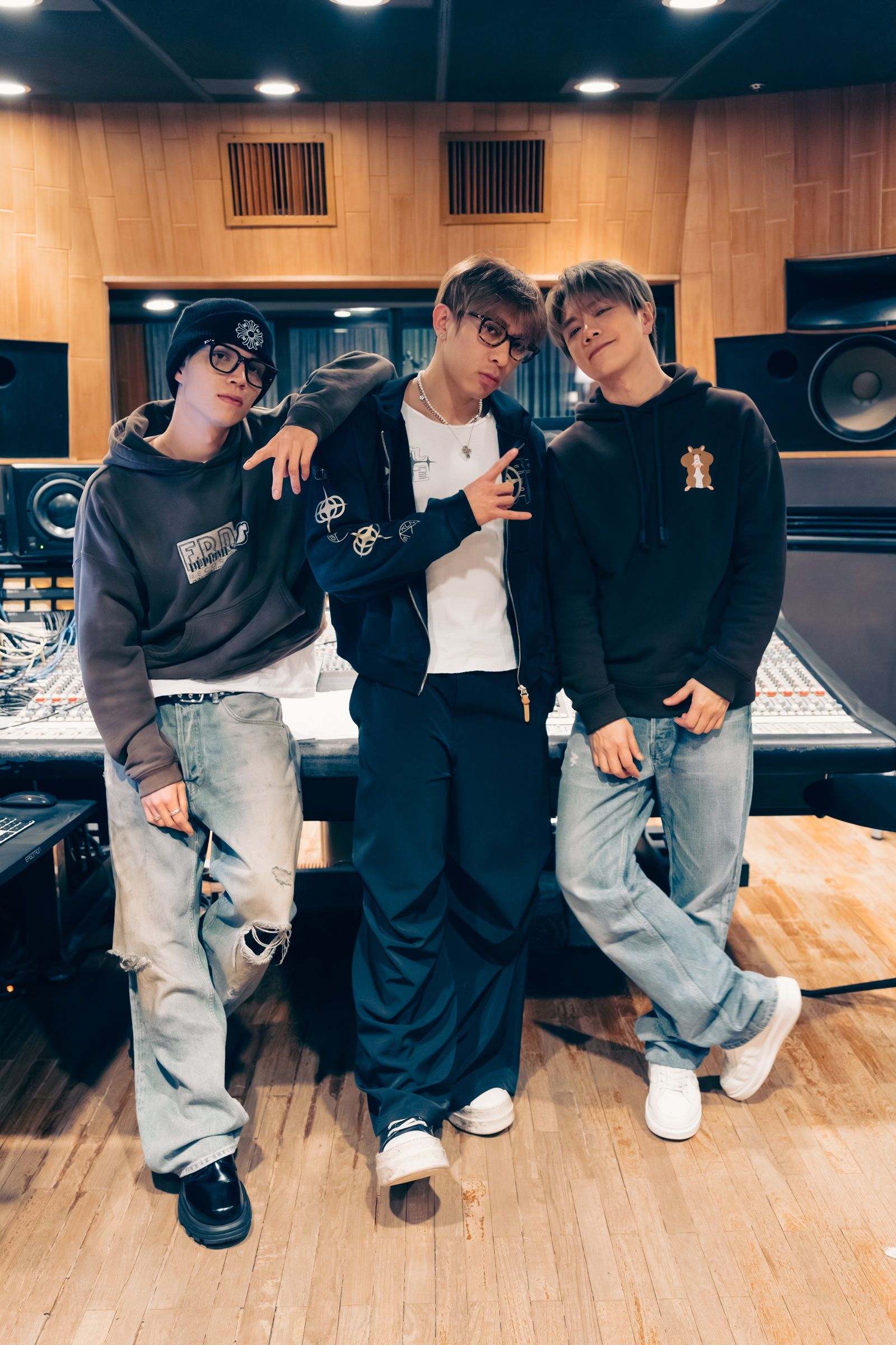 Tyson Yoshi新歌邀張敬軒及派偉俊合作。想不到音樂工作室提供