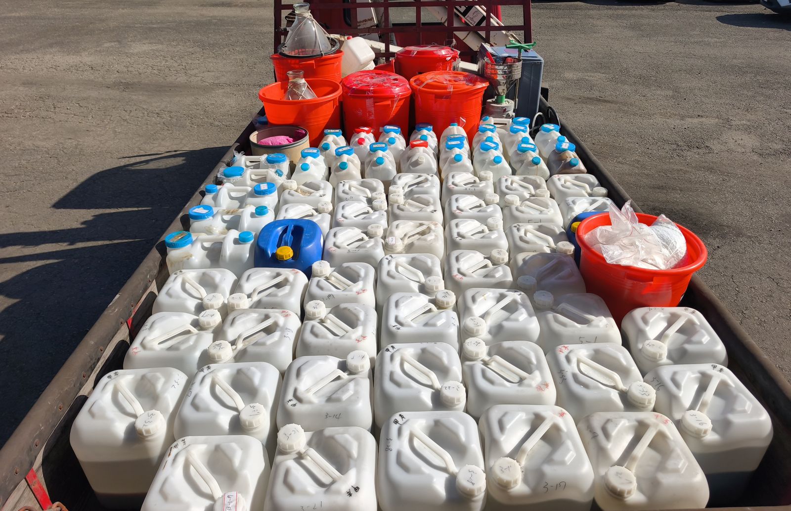 感冒藥被他們搜刮一空！內埔透天厝暗藏「毒氣室」　刑事局破大型煉毒廠查扣千萬原料