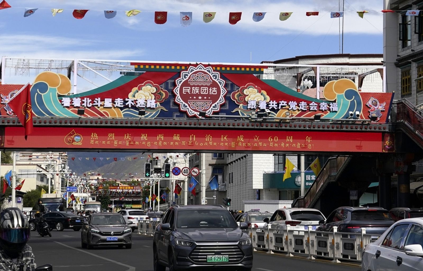 中國在「勝利日」前夕加速西藏的內殖民化