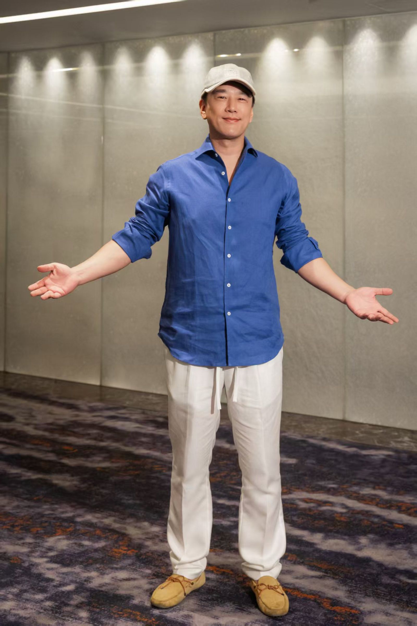 王耀慶去中國發展多年,這次在《“騙騙"喜歡你》中飾演男主角的詐騙老手舅舅。兩岸電影展提供