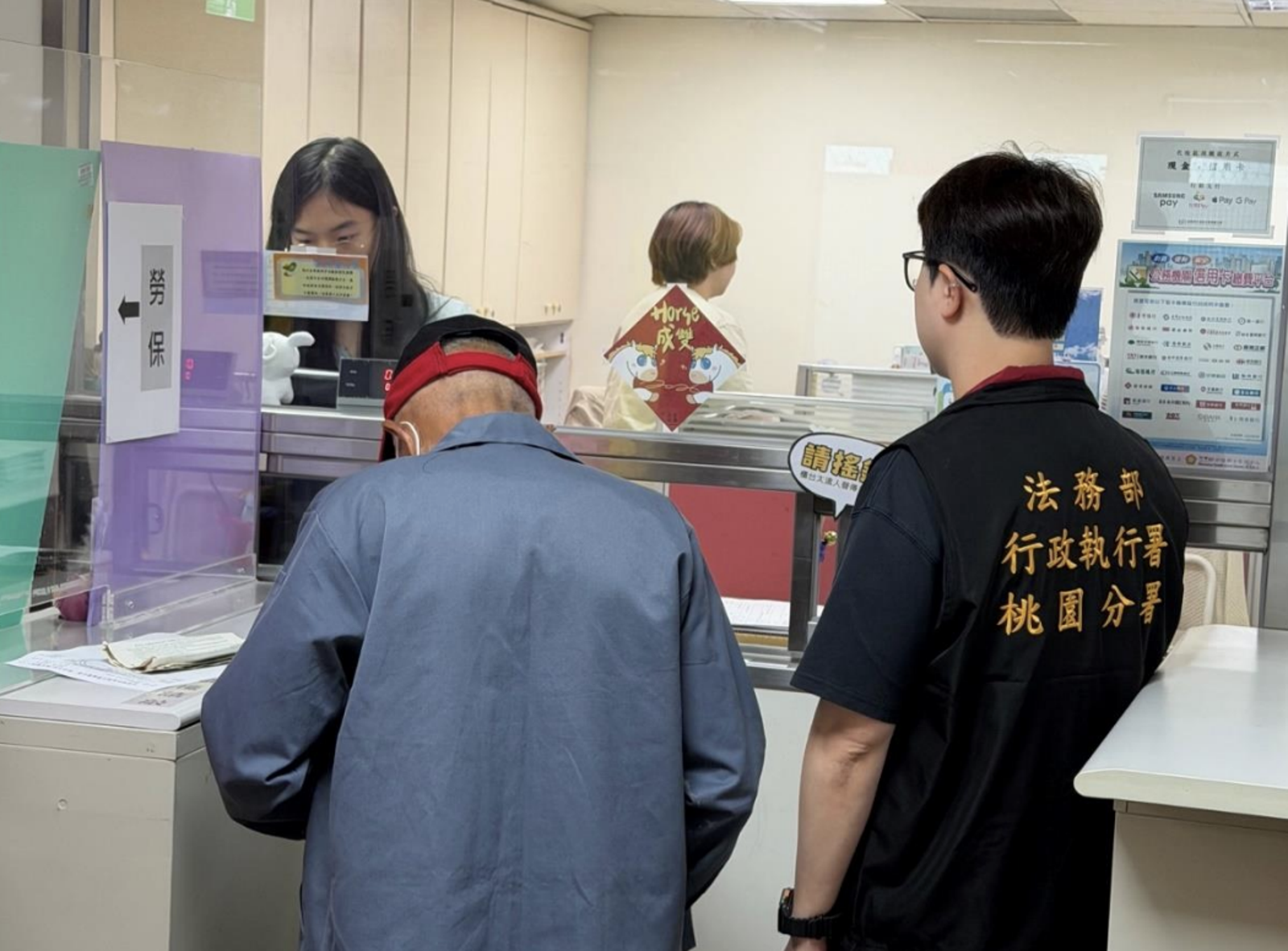 放棄退休生活!7旬父二度就業籌錢「幫32歲兒繳罰單」 心疼喊話:買他的未來