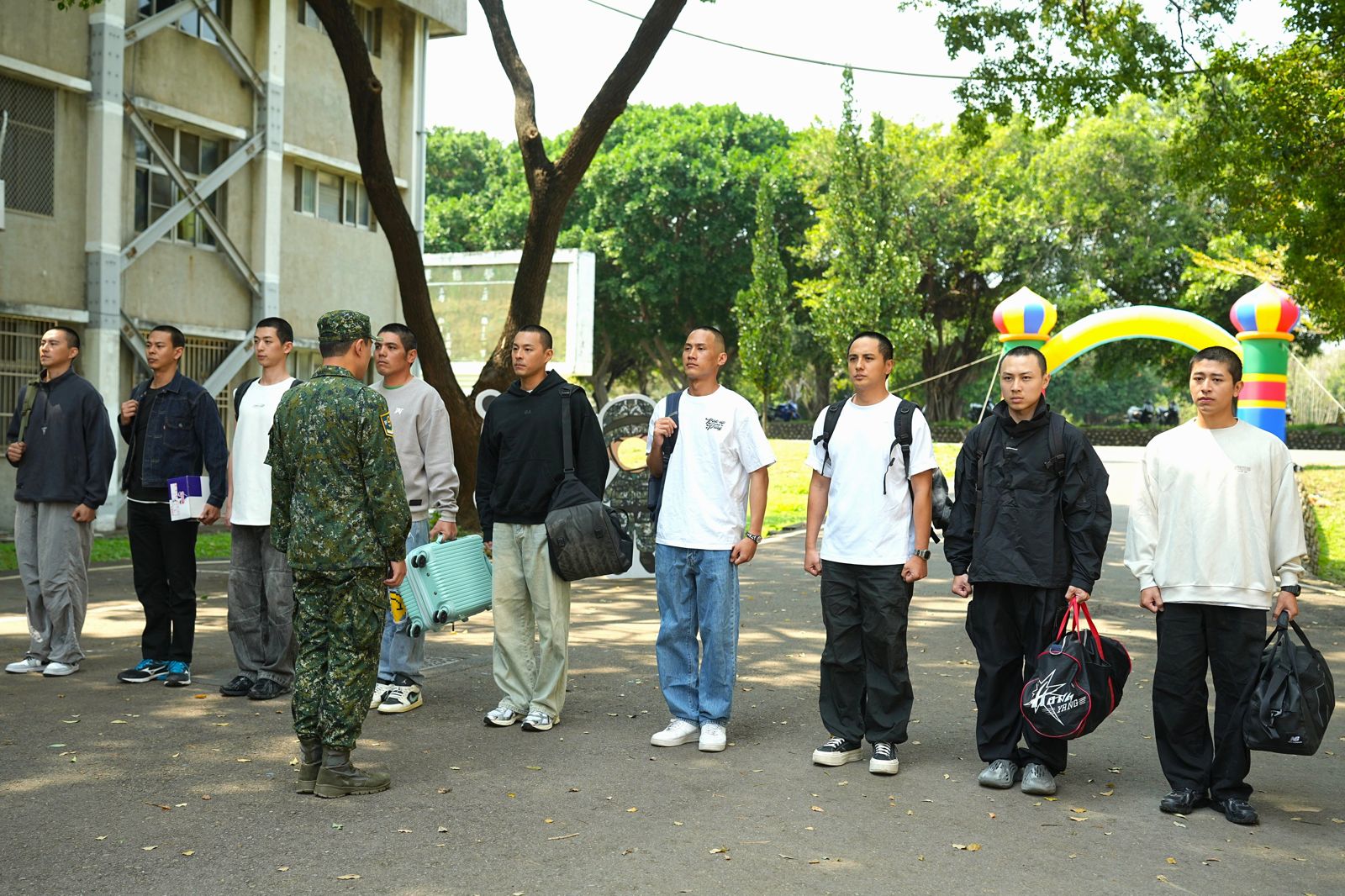 星兵們準備迎接第一次放假。台視提供