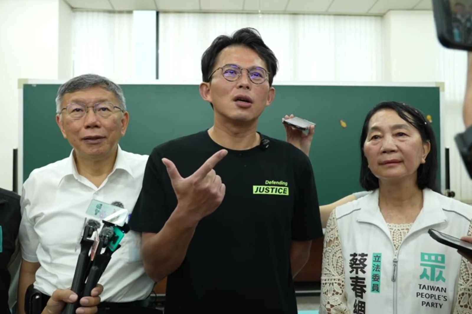 被黃珊珊助理爆「與翁曉玲私下喬法案」 黃國昌再怪民進黨:對我發動政治攻擊