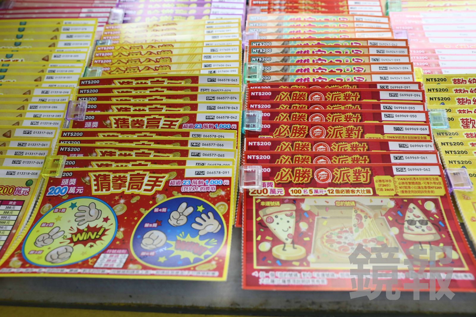 妹子刮刮樂中1萬「秒收皮包」遭男友嗆：如果我有中會分妳　網友吵翻