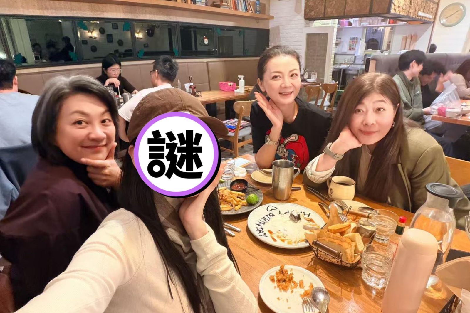 還記得《海豚灣戀人》壞女人沈曼青嗎？　徐潔兒合照高欣欣「看不出47歲了」