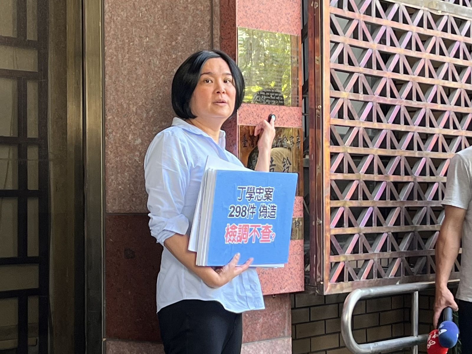 緊咬罷藍委團體出現死亡連署 陳玉珍今赴北檢按鈴提告