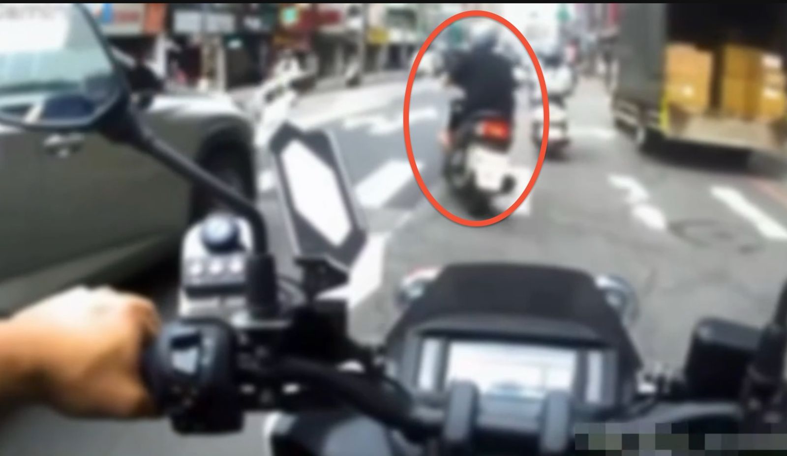 到底喝多少?騎車搖搖晃晃還不打方向燈遭攔查 酒測值竟高達0.90...男子辯稱只喝啤酒