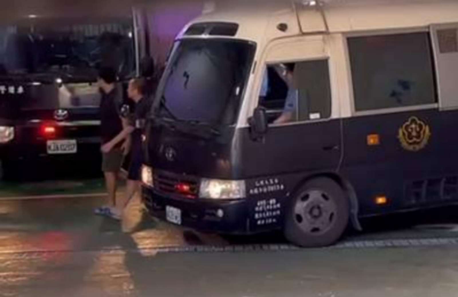 風光董座淪階下囚！雲云科技曾志新殺人遭起訴　「囚服上銬」畫面曝