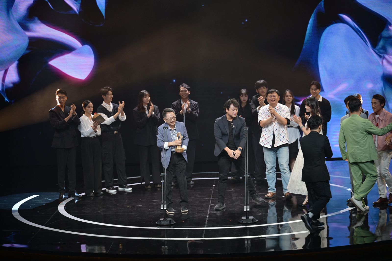 首屆「臺北戲劇獎」同黨劇團《父親母親》奪最佳戲劇獎。台北市文化局提供