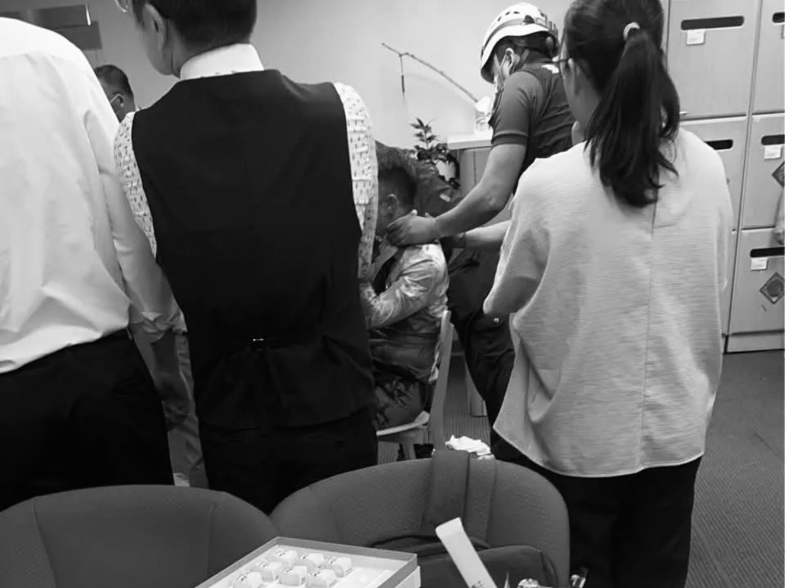 員工遭砍送醫!富邦人壽廁所爆喋血衝突 公司回應:外部人士攻擊