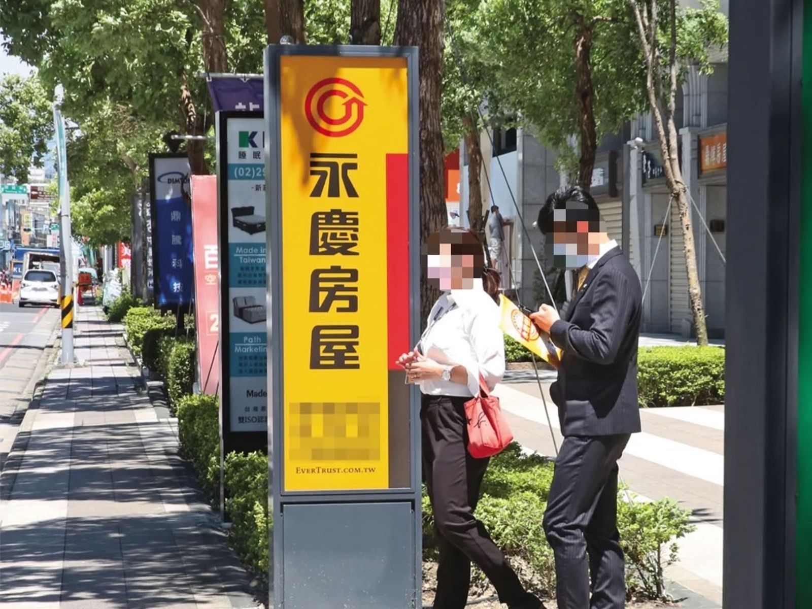 房仲龍頭爆違反《個資法》!辦公室、門市遭搜索 檢警帶回3主管偵訊中