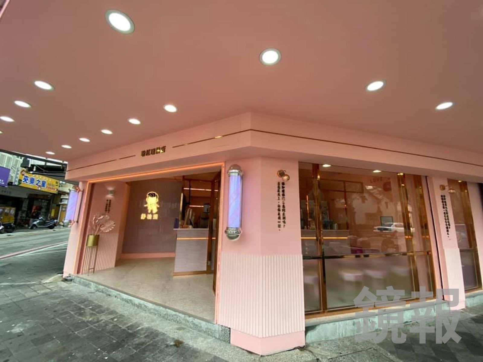 粉紅色的店面裝潢設計，成功讓舒油頭在手搖飲市場闖出名號。翻攝舒油頭臉書