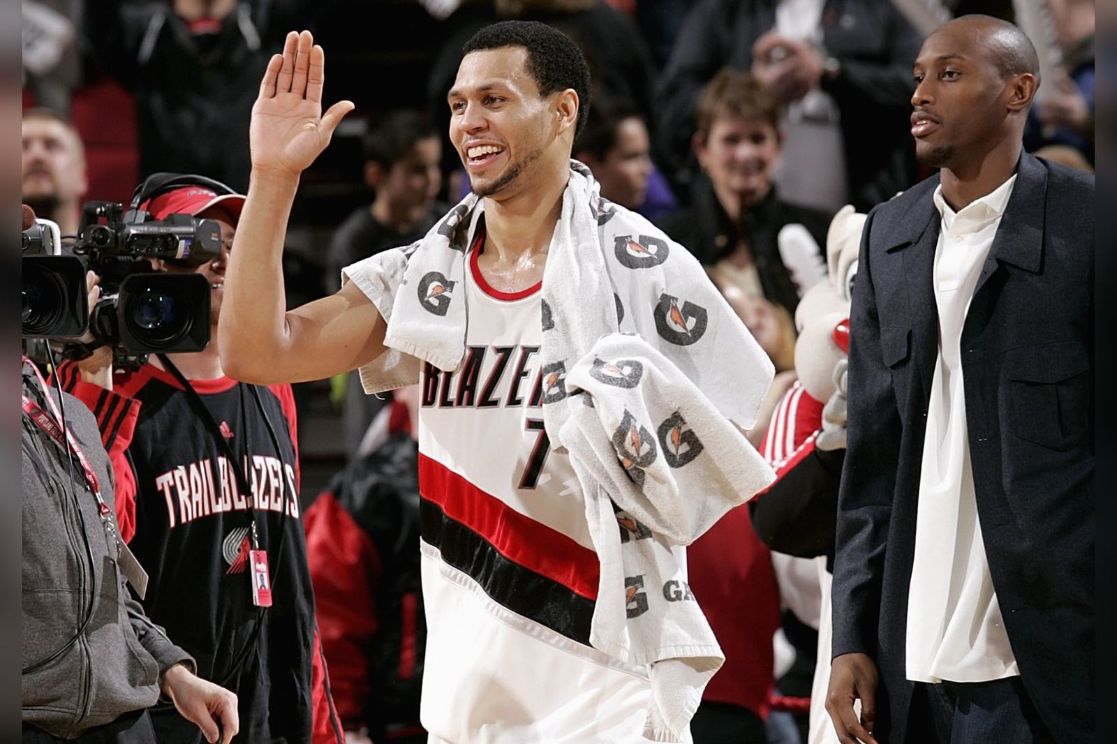 拓荒者傳奇「黃曼巴」獲名人堂提名　KD高評價：史上最難防守球員之一