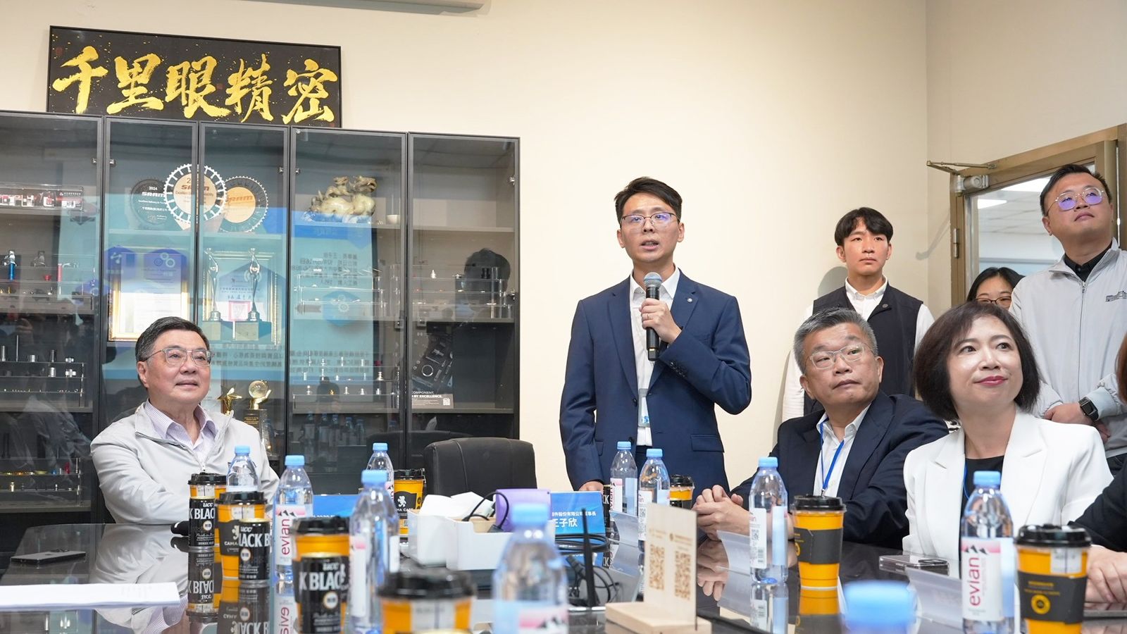 何欣純表示，切入半導體、航太、醫療與機器人領域，正是台中產業的成功轉型。（圖／何欣純辦公室提供）