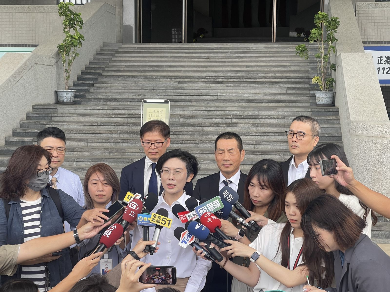 林岱樺涉詐助理費1500萬出庭 哽咽喊冤「只想回家住」