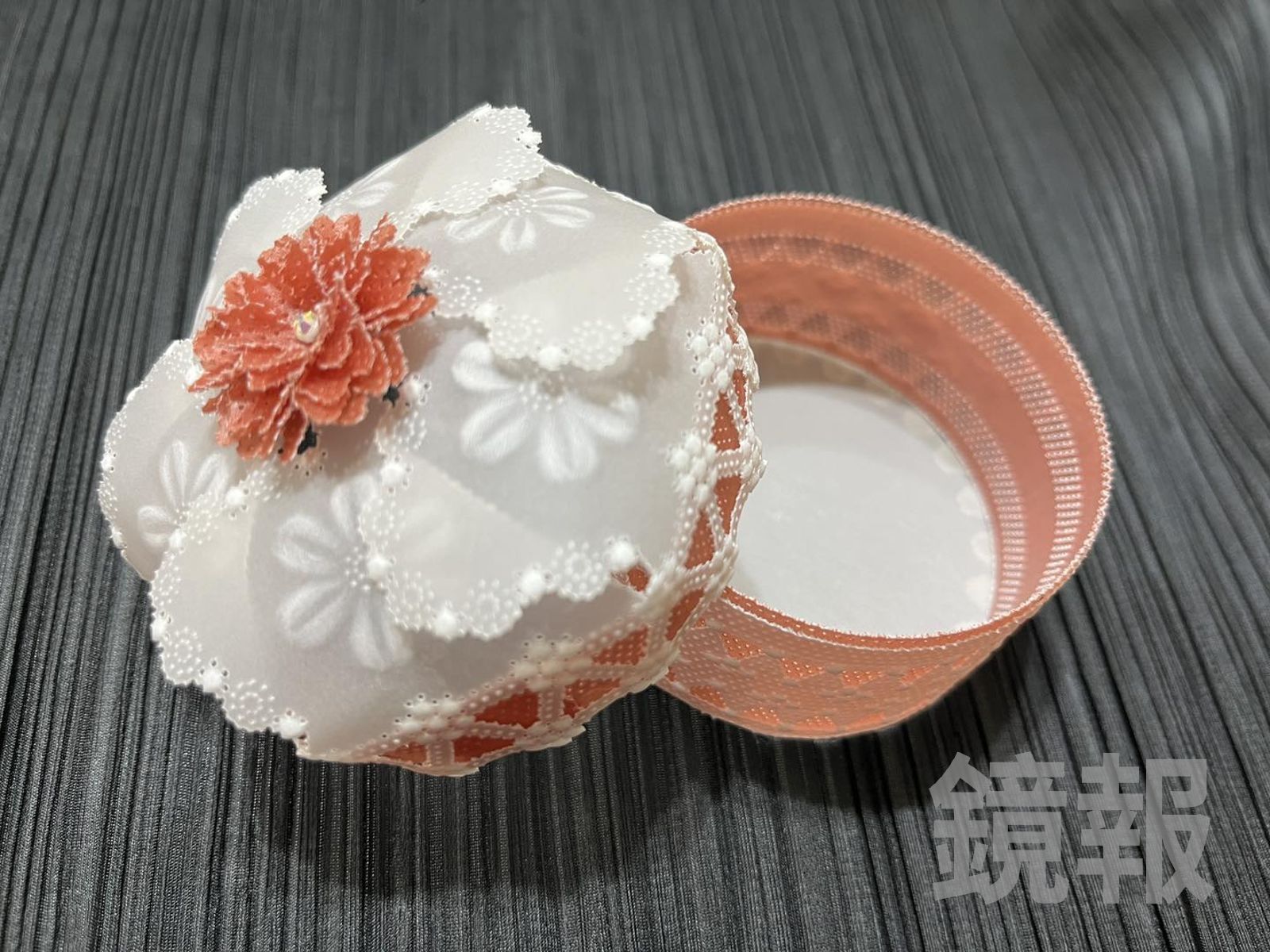 沈法官的紙蕾絲作品非常細緻精巧。