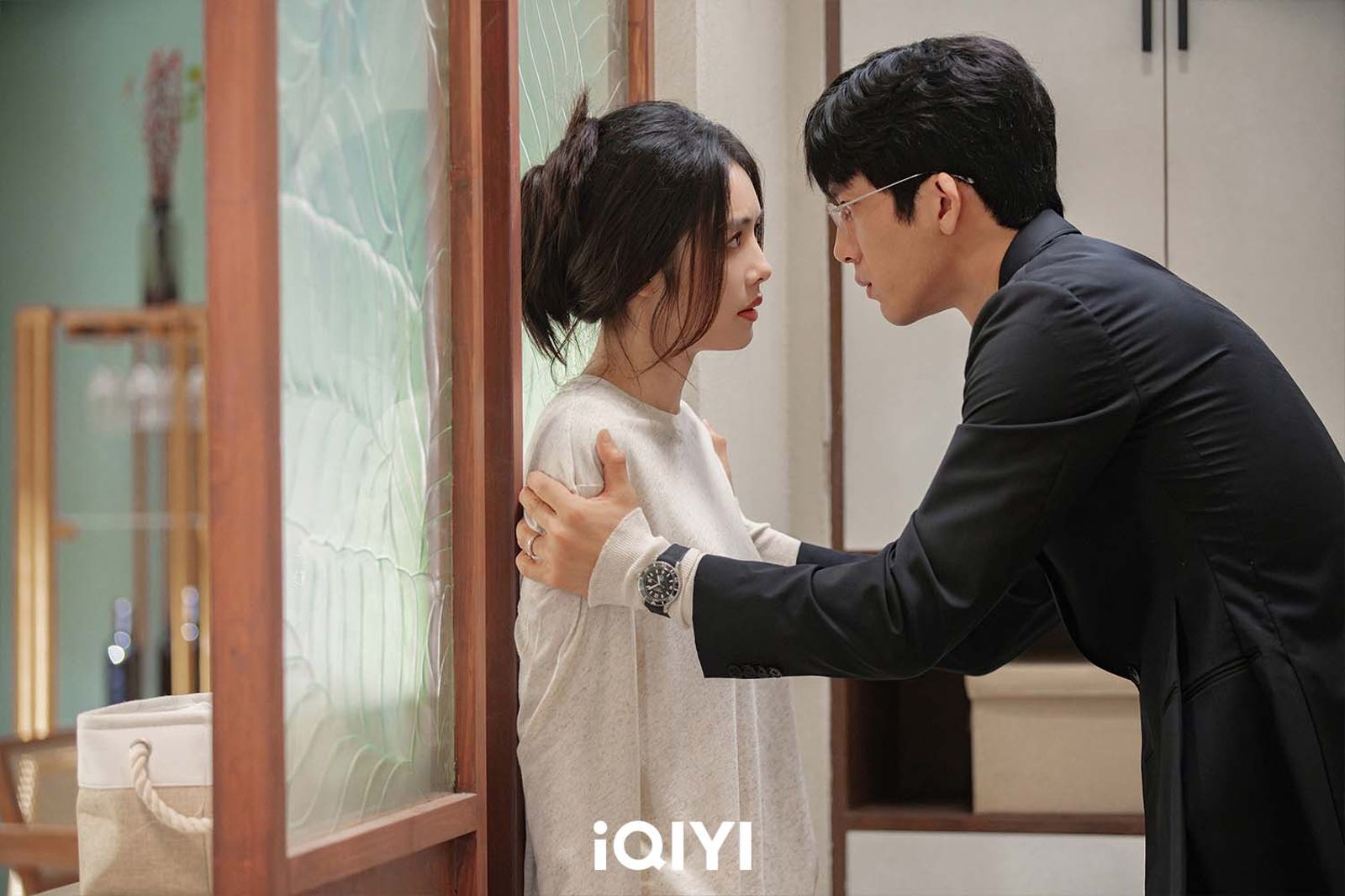 36歲戲劇男神「先婚後愛」展現戀愛腦反差萌 自封「桀驁不馴小狼狗」:有種淡淡的瘋感