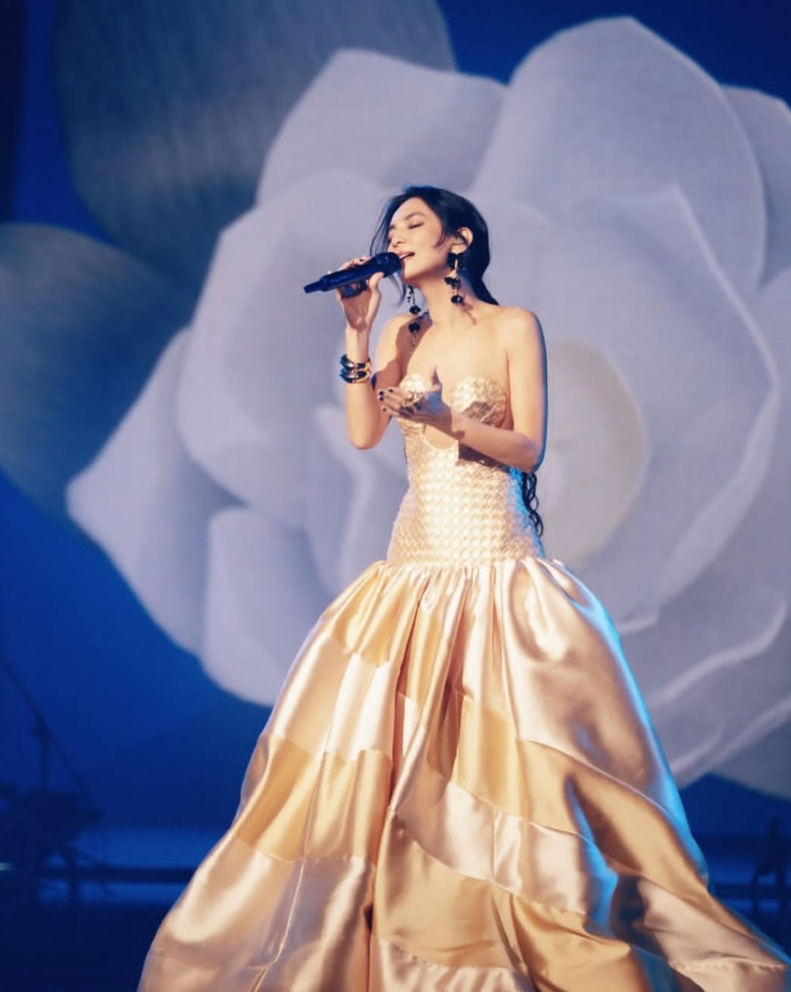 Ella日前在中國展開全新巡演。翻攝him_ella0618 IG