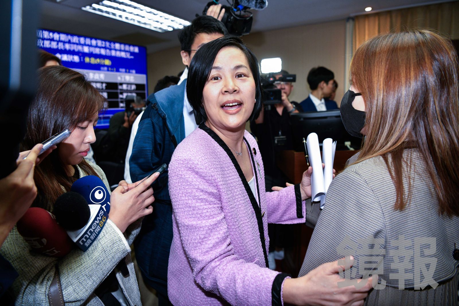 是否接受李貞秀質詢？顧立雄回應了