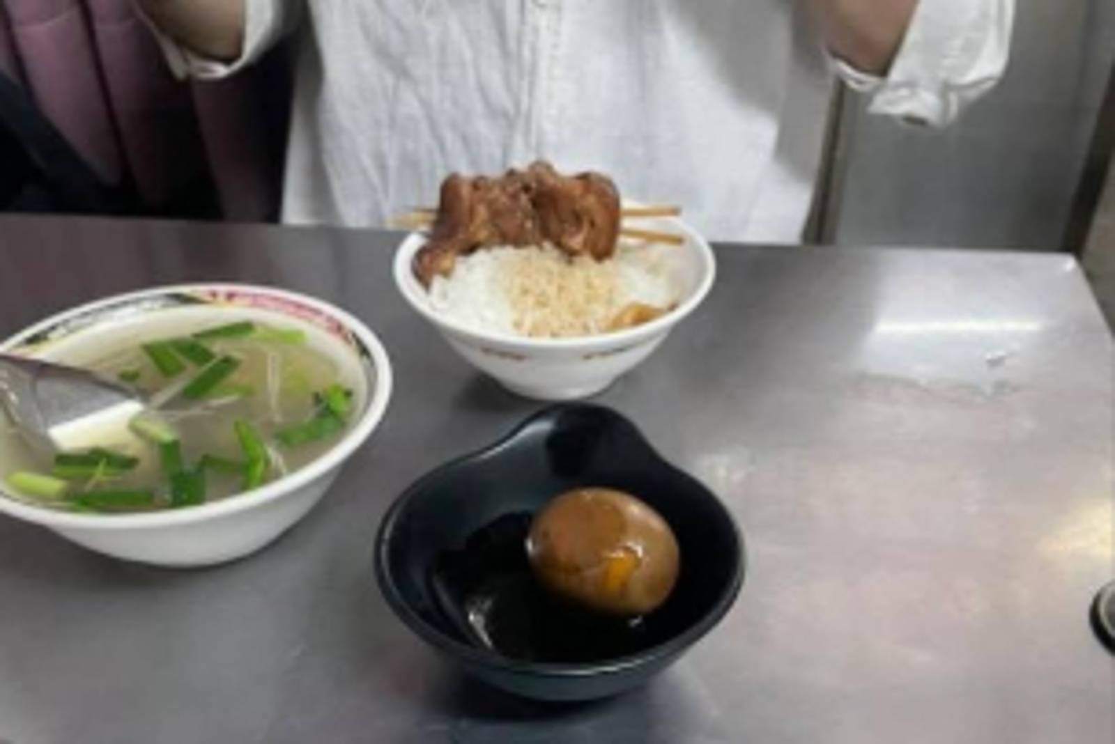 「爌世巨作」迎來後續　吃爌肉飯的愛情故事女主網現身！曝分手主因