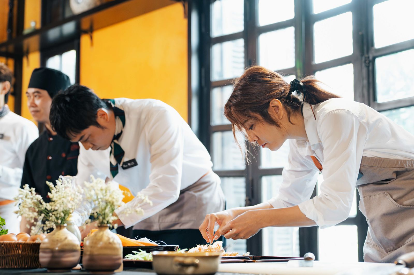 《嗨！營業中》推出全新料理單元《嗨！HOW cooking》。好看娛樂提供