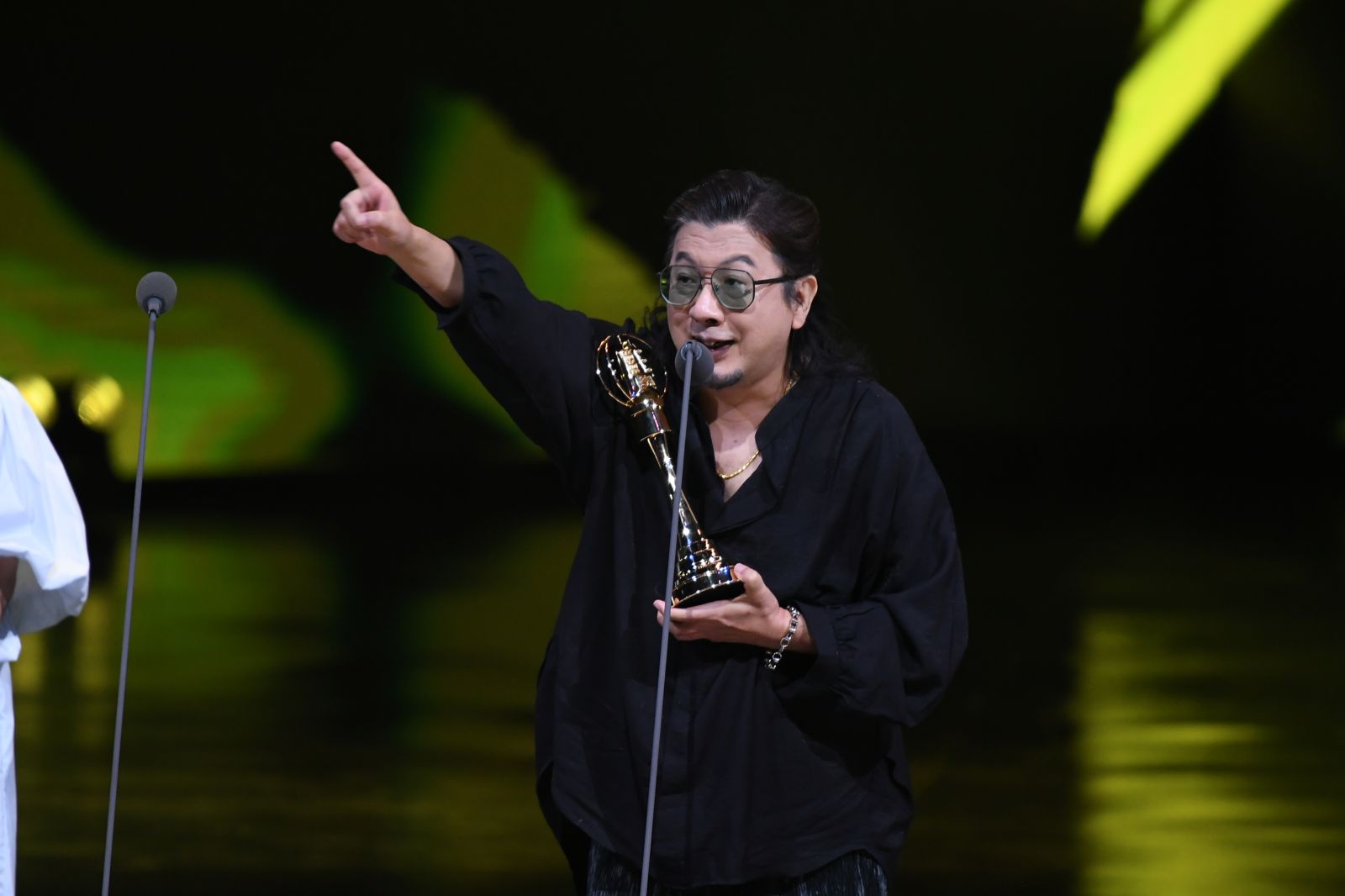 客家金曲歌王劉劭希主持的《阿希米亞狂想曲》勇奪廣播金鐘流行音樂節目主持人獎。三立提供