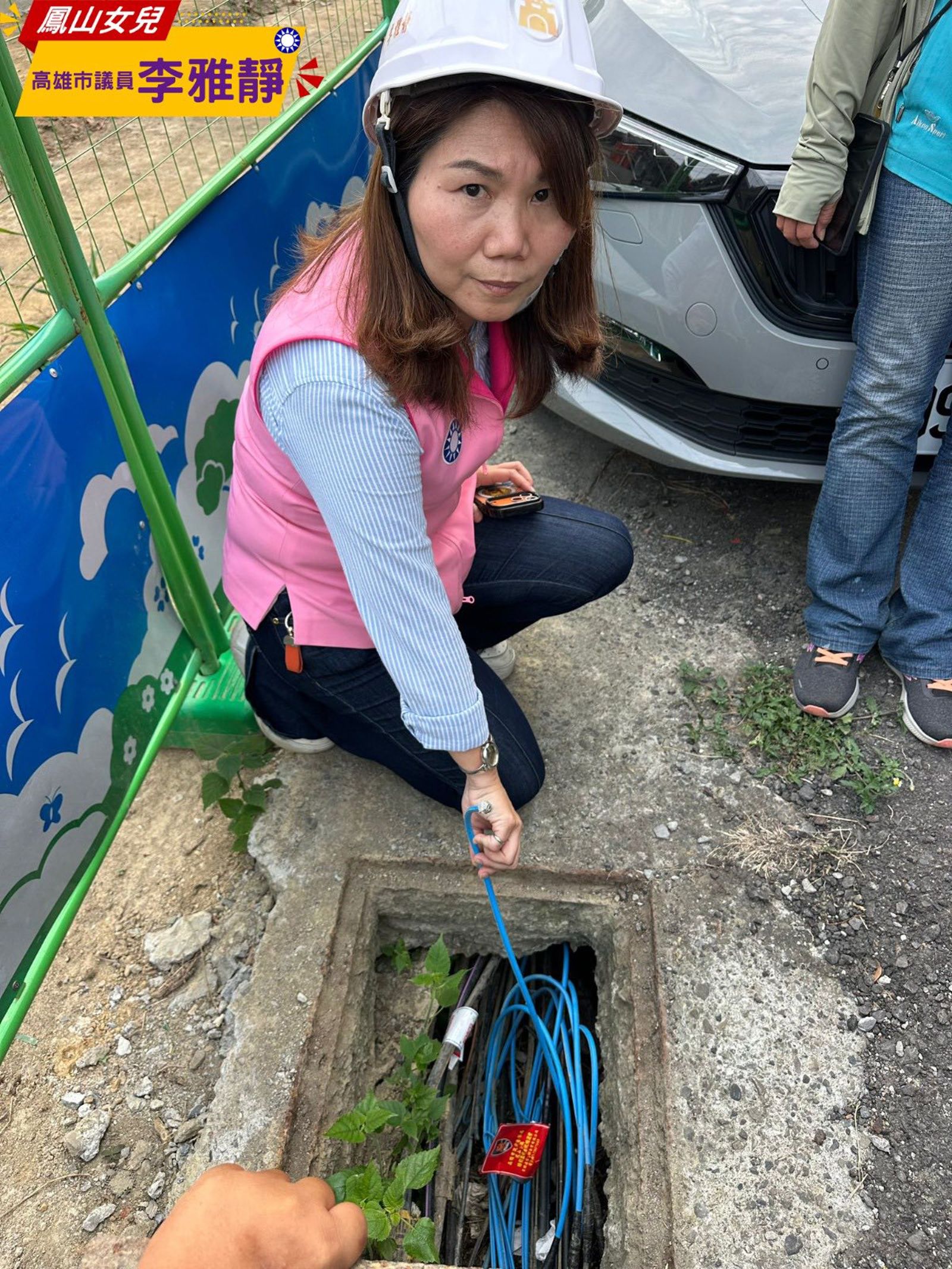 李雅靜分享會勘照，稱水溝被塞滿電線難怪淹水。圖／翻攝自李雅靜臉書粉專