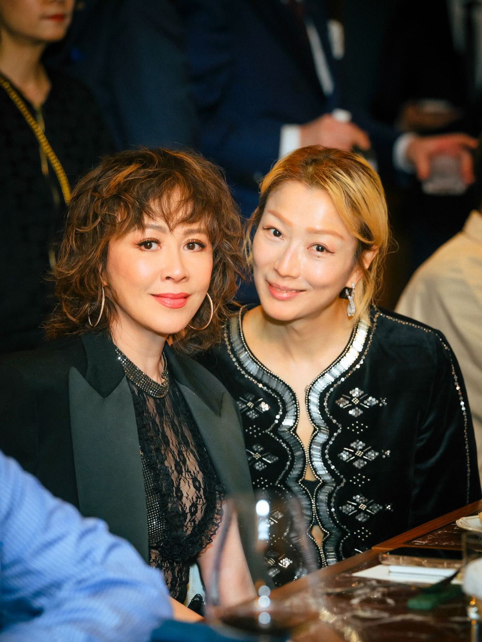 劉嘉玲與鄭秀文在香港導演杜琪峯22日在香港中環餐廳設70歲壽宴壽宴上同框。翻攝劉嘉玲IG