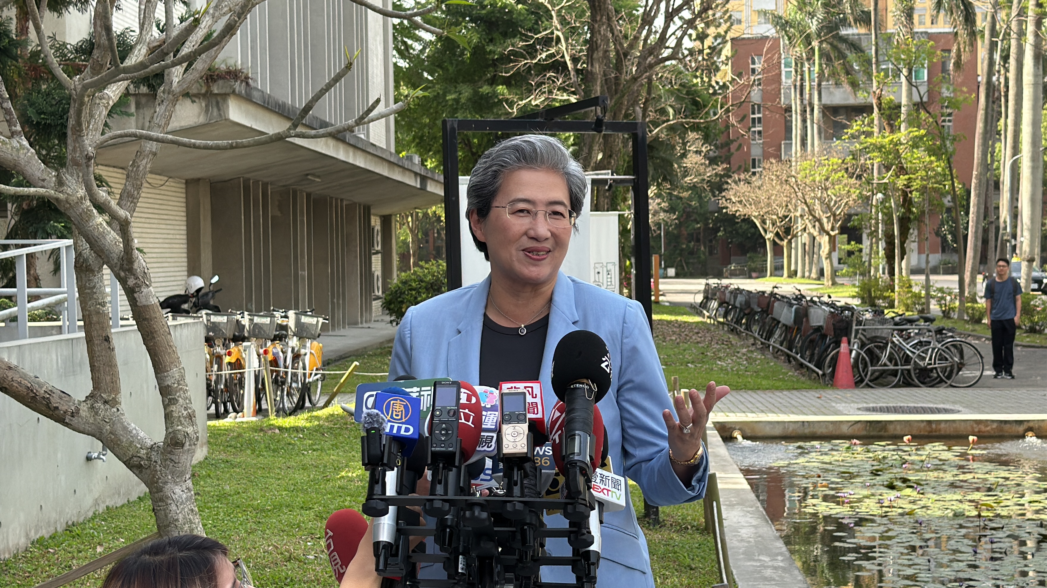 超微大放送OpenAI換訂單 陸行之憂AI泡沫 財經粉專視為現代版「石頭湯」