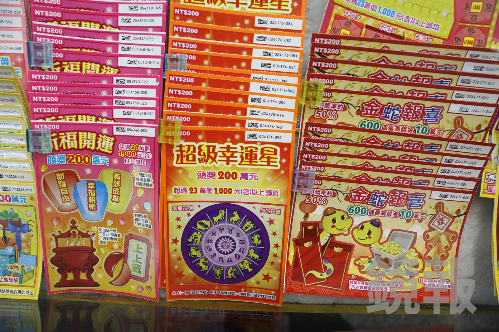 信用卡遭盜刷竟中1800萬頭獎！他跪求小偷現身「五五分」　結局曝光超慘