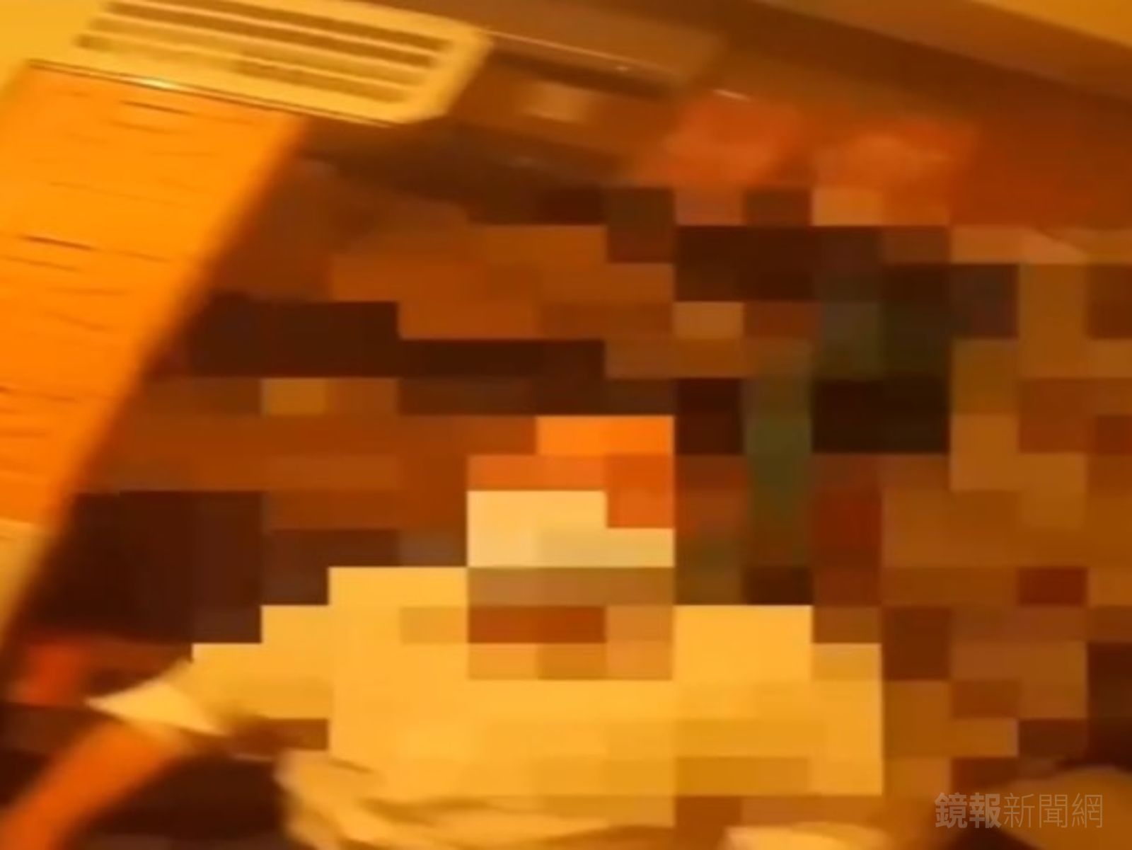 警方帶回吳姓醫師。翻攝畫面