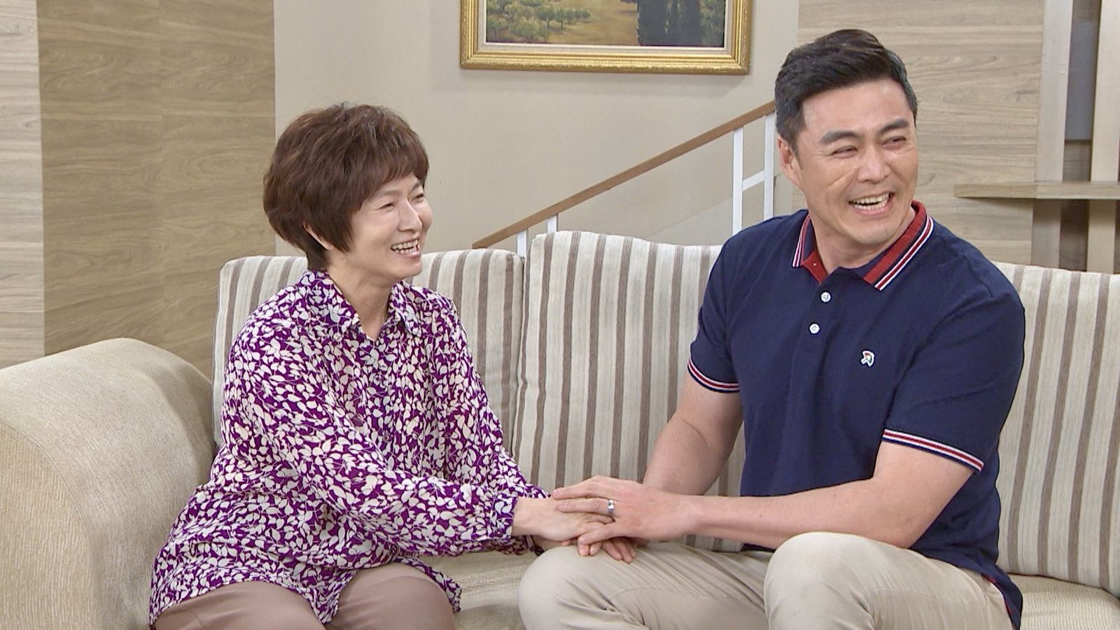 謝瓊煖(左)演出逼真自然,台、客語切換自如。右為劉至翰。民視提供