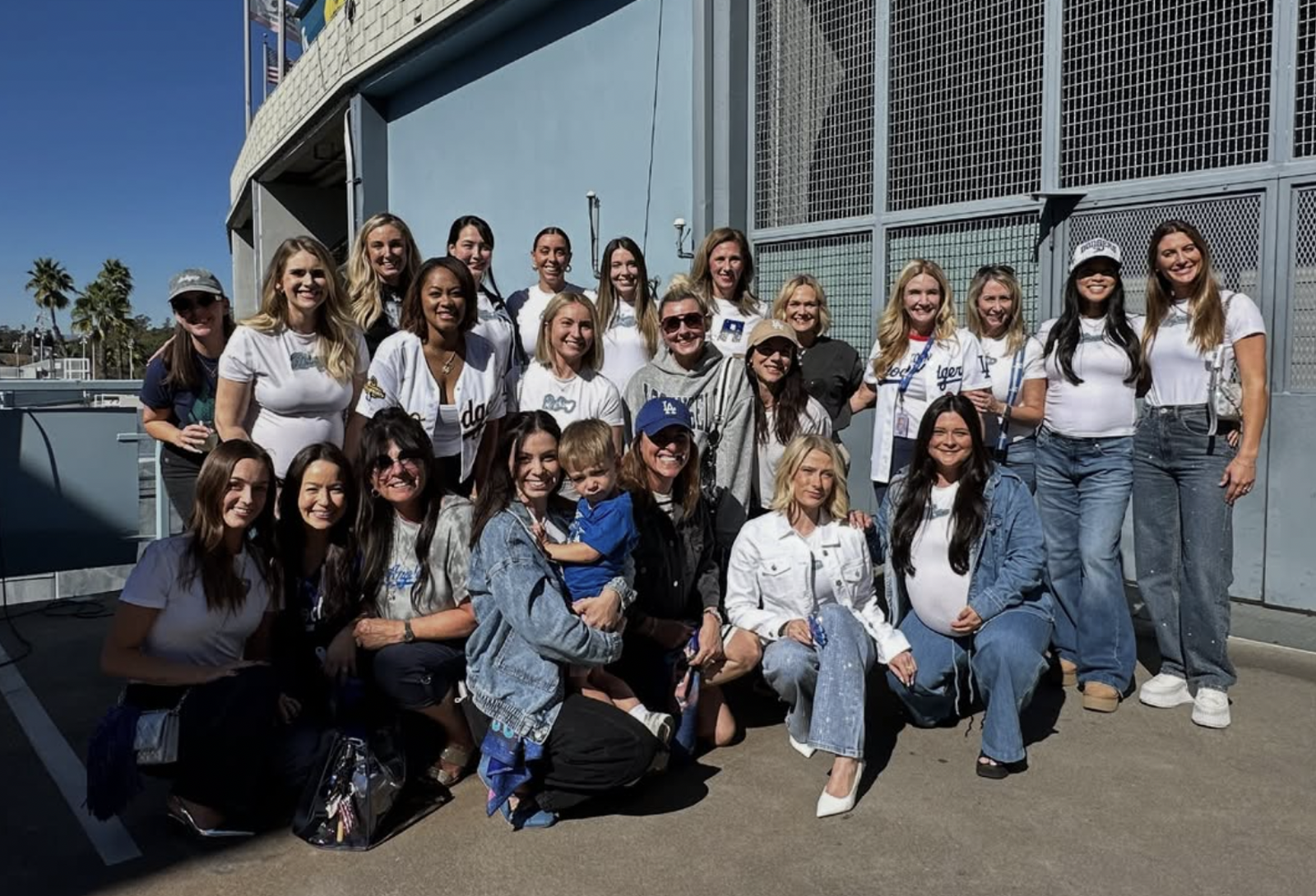 MLB/大谷翔平妻真美子現身道奇大嫂團 笑容吸睛被封「勝利女神」