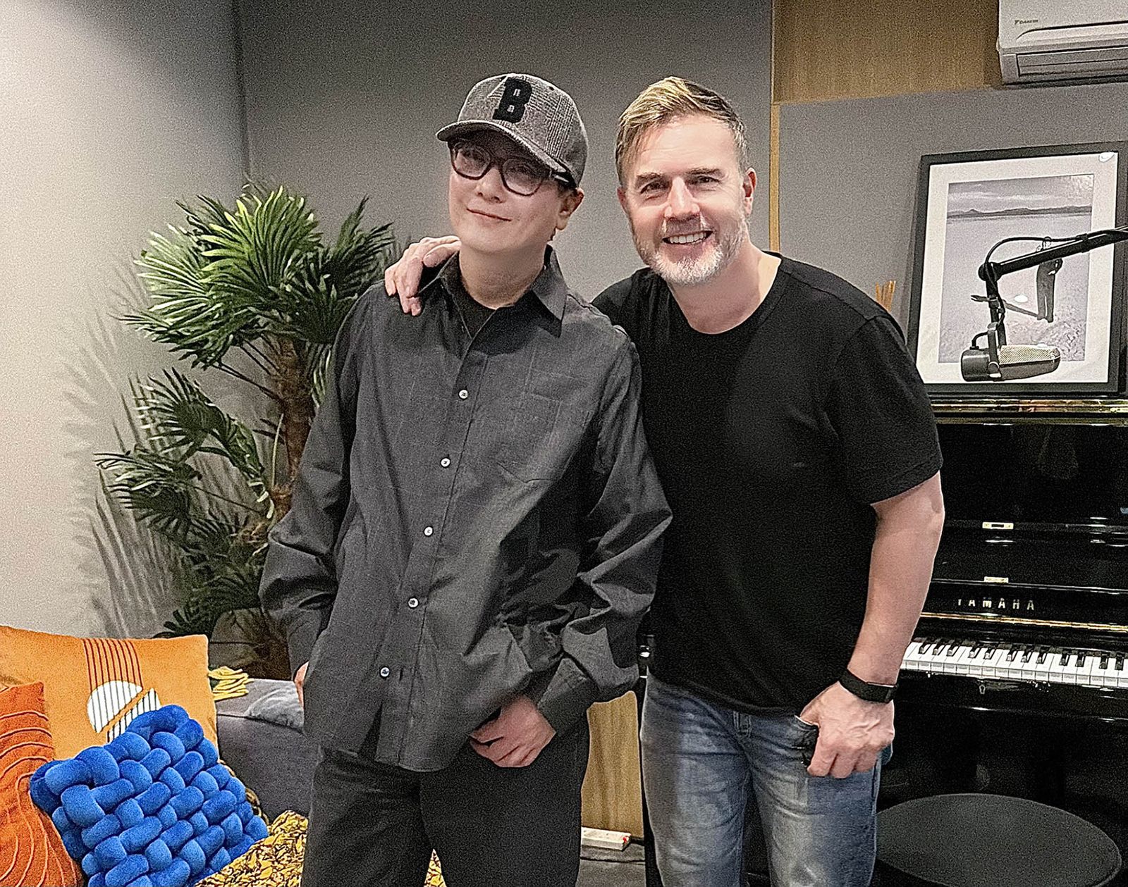 張信哲曝與「接招」蓋瑞巴洛不可思議緣分　〈太想愛你〉作曲人驚喜現身滿滿回憶殺