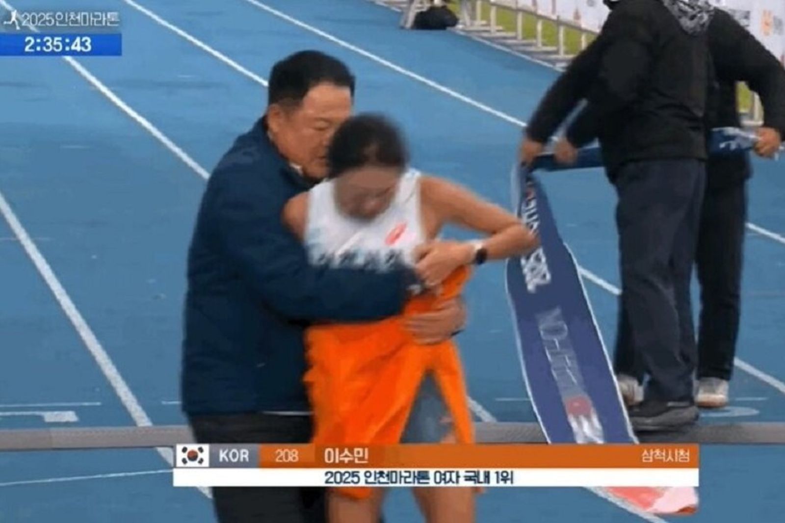 韓女跑者獲馬拉松冠軍 終點遭教練「熊抱」被全程播出!惹性騷爭議