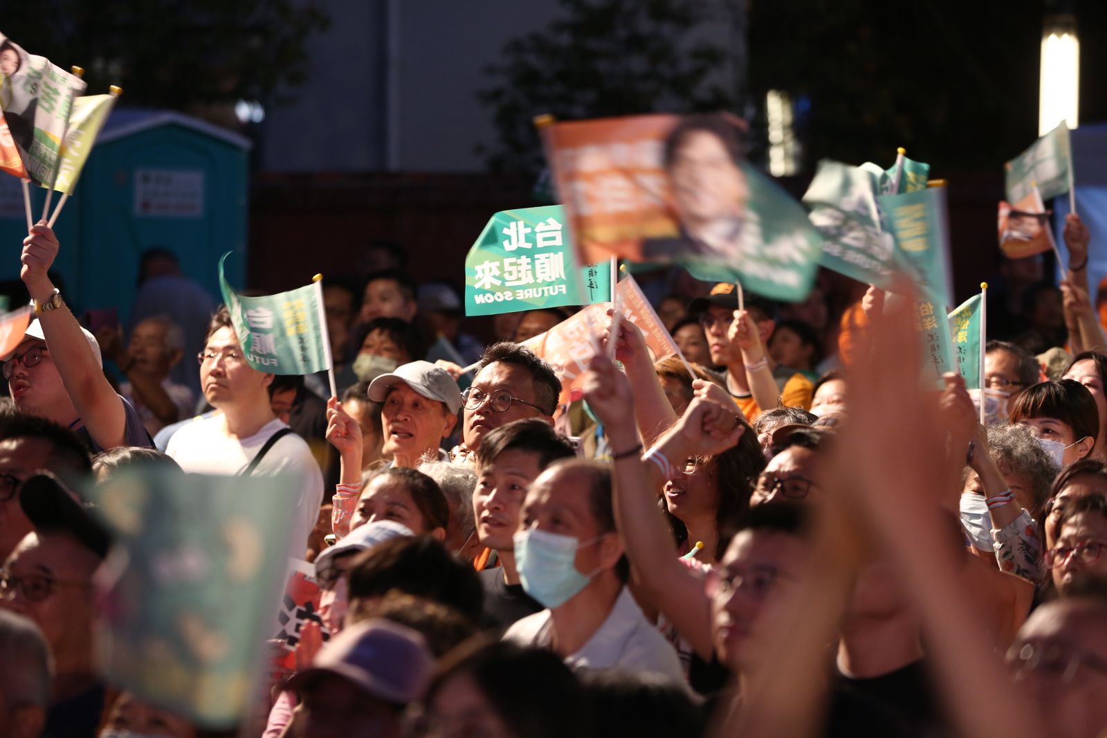 翁秀琪專欄：章魚哥、命理老師和中間選民