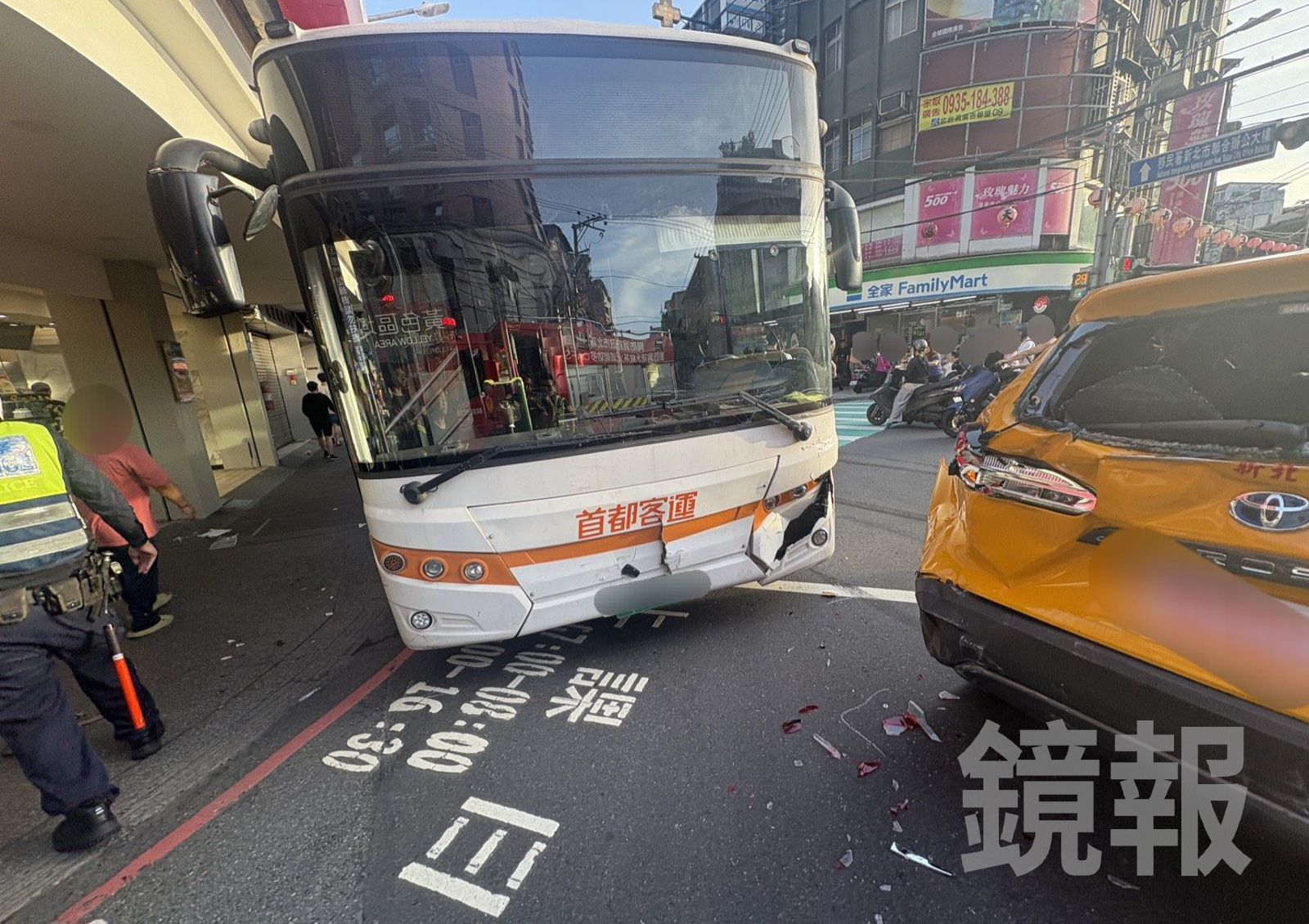 中和公車釀4車追撞　婦人卡輪底送醫不治
