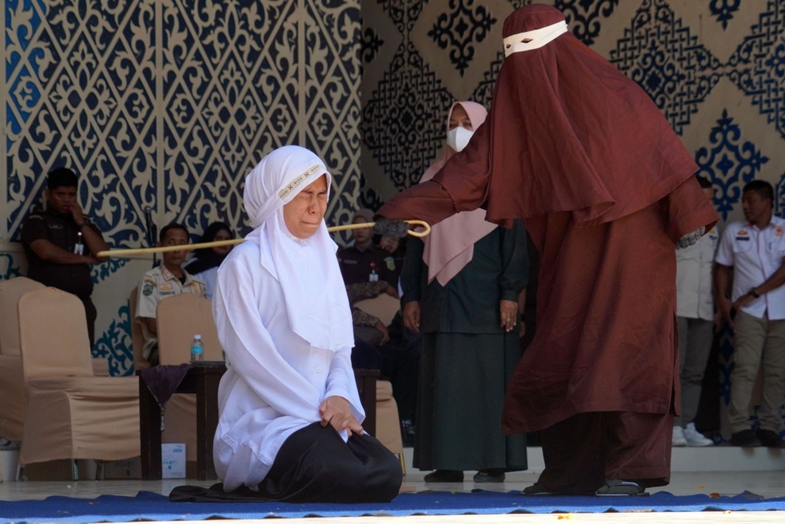 陳嘉宏專欄：鞭刑行不行？去問問翁曉玲老公就知道