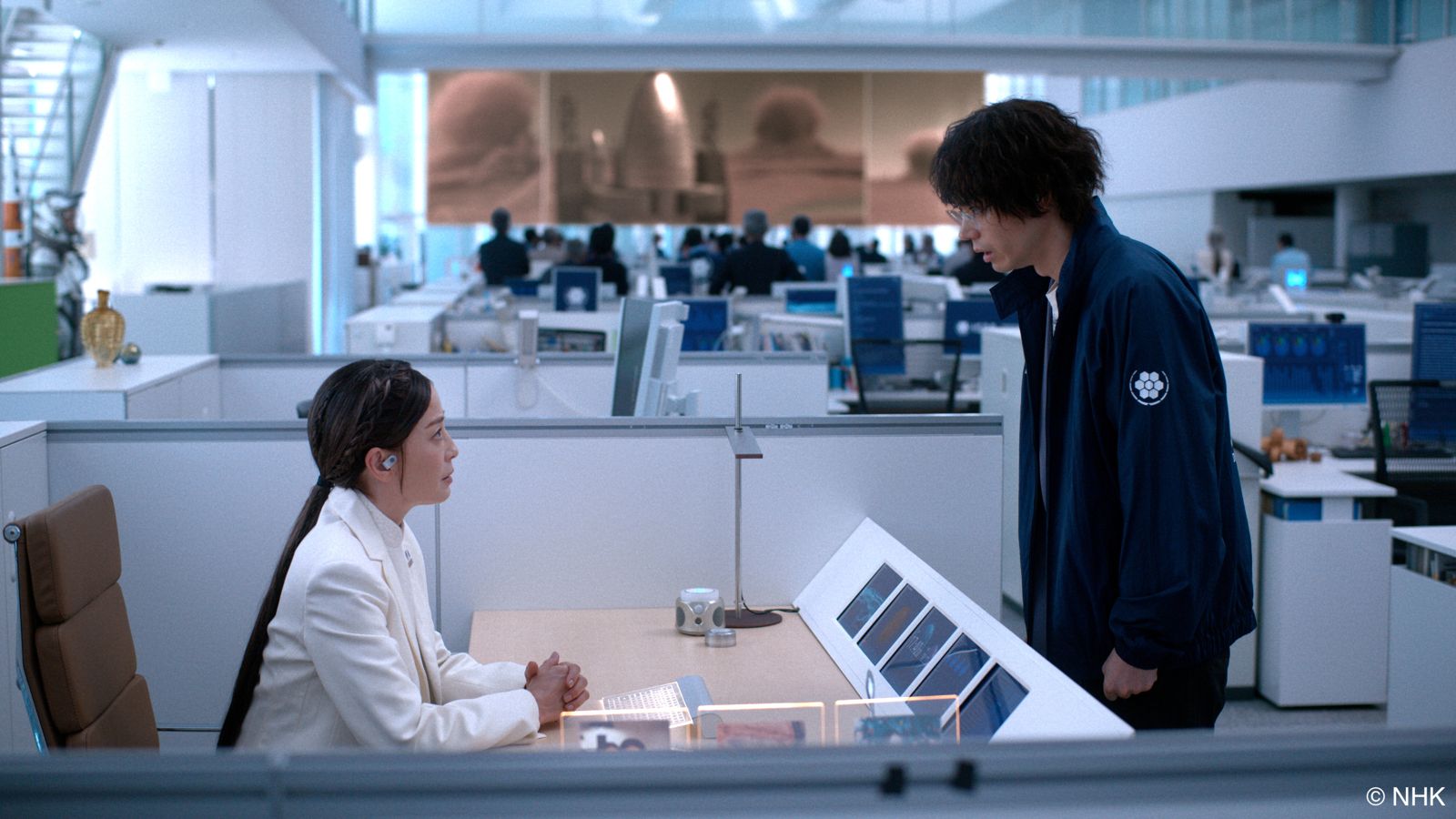 菅田將暉(右)與宮澤理惠同屬於行星間宇宙開發組織ISDA成員。Hami Video提供