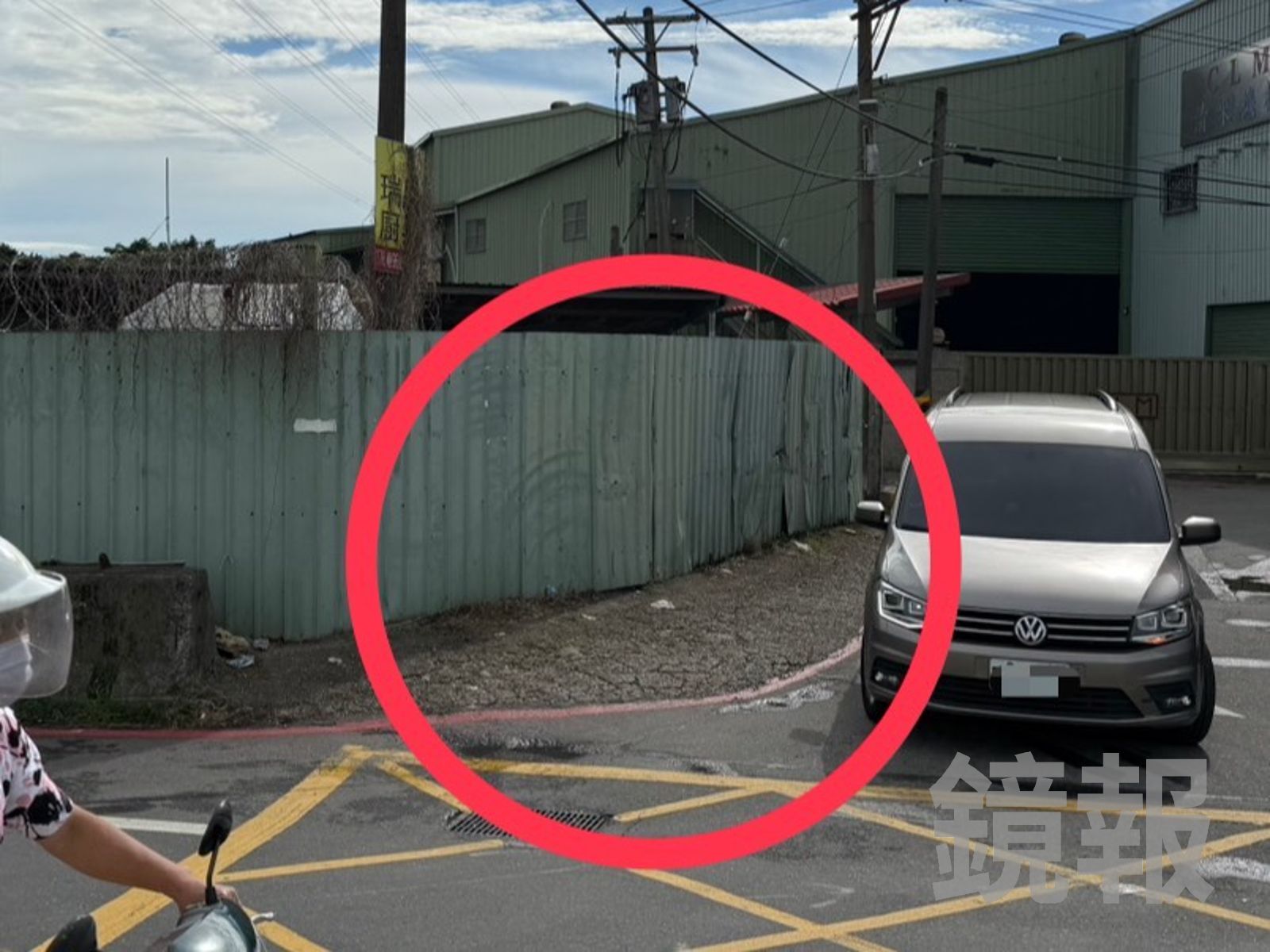 士林分局社子所員警發現無牌車停在紅圈處，未開單取締遭告發圖利。