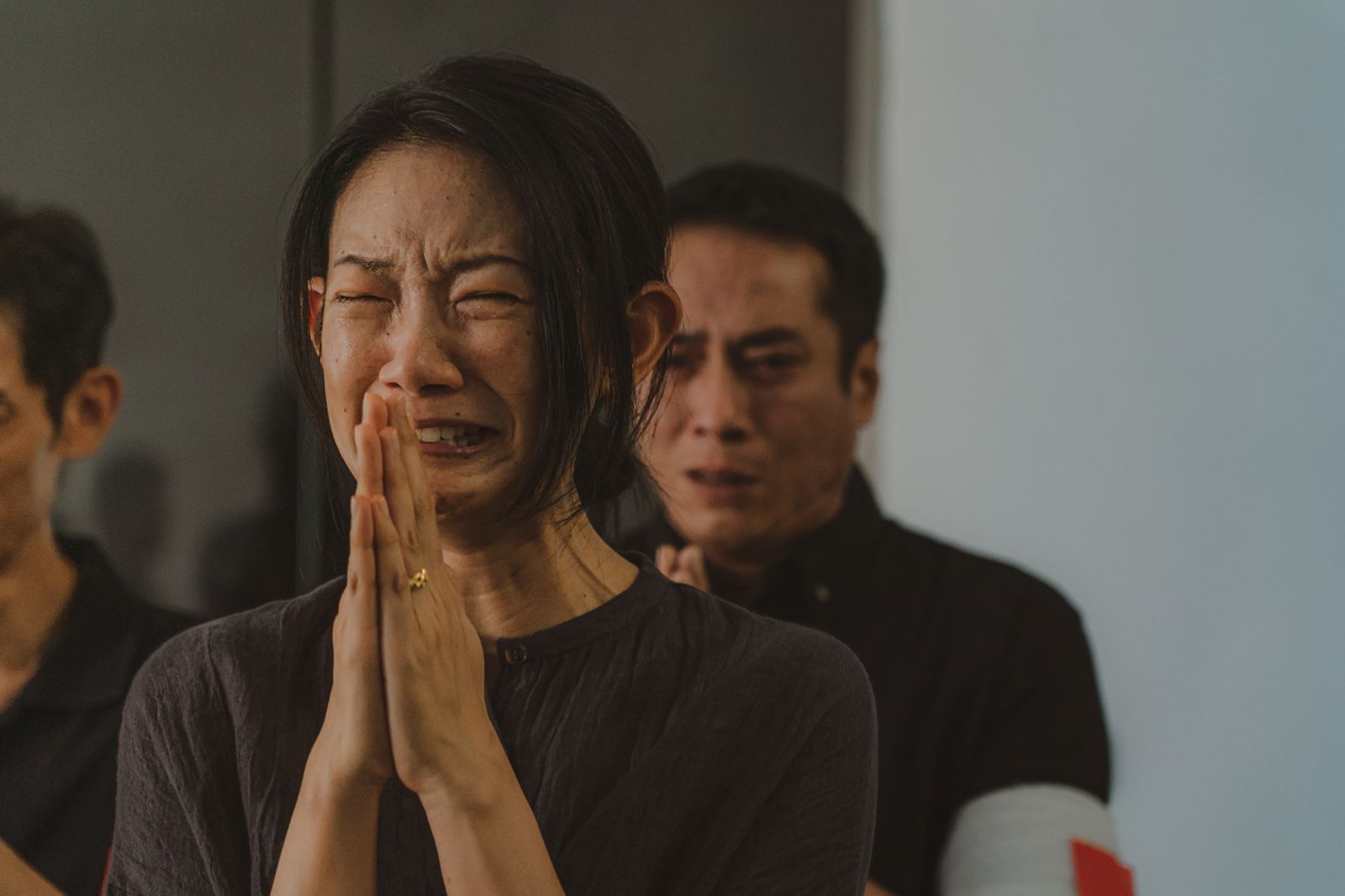 金鐘視后一上陣就「送別丈夫」崩潰痛哭!眼淚收放自如嚇傻旁人 「工班F4」演到快中暑