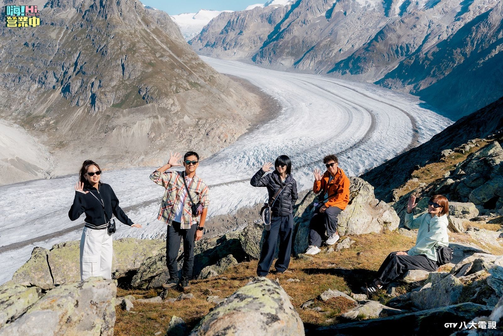 吳映潔(左起)、姚元浩、白安、郭泓志、莎莎隨《嗨!營業中》節目到瑞士。八大電視提供